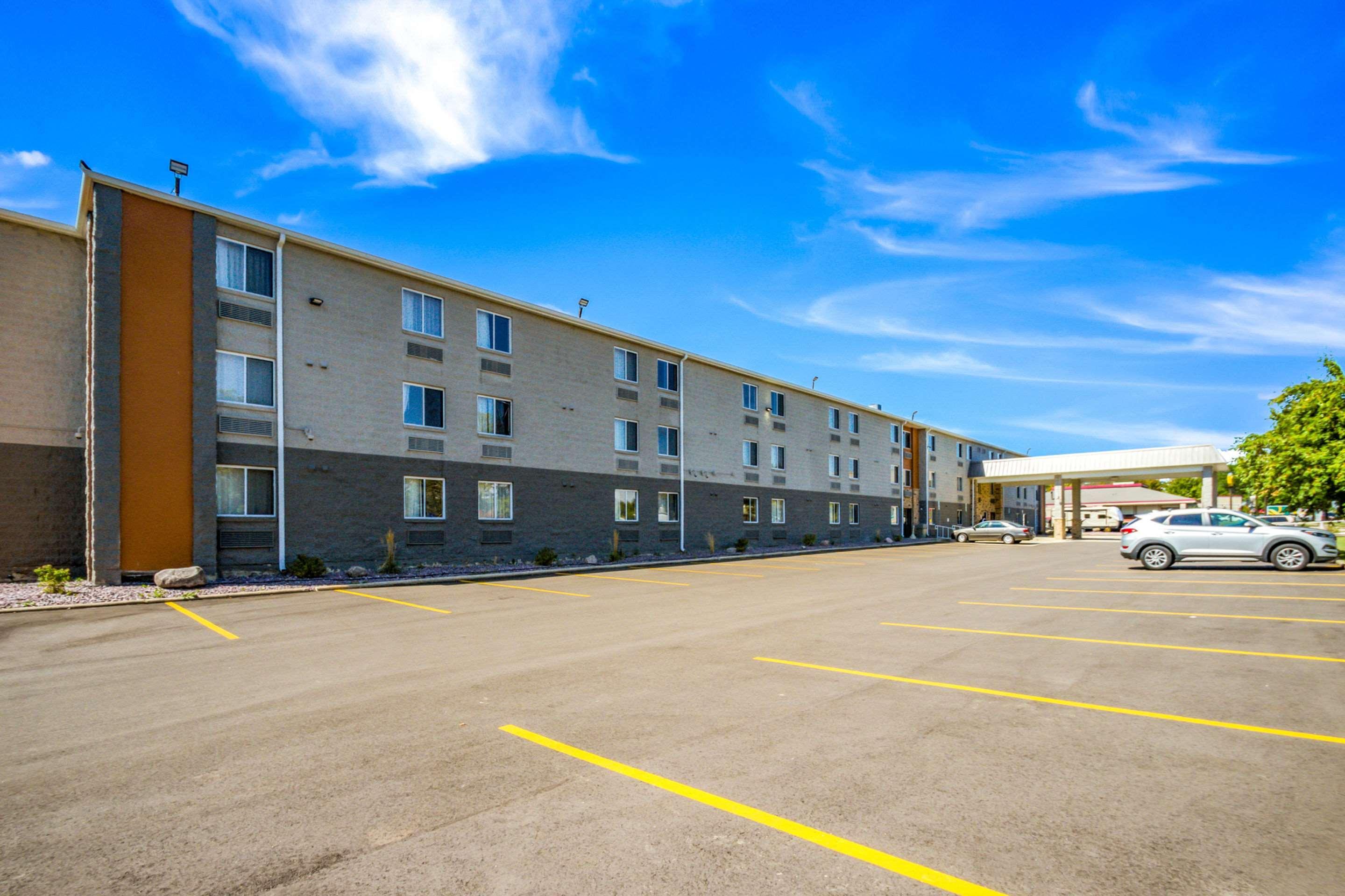 Americinn By Wyndham Madison Wi Exterior photo