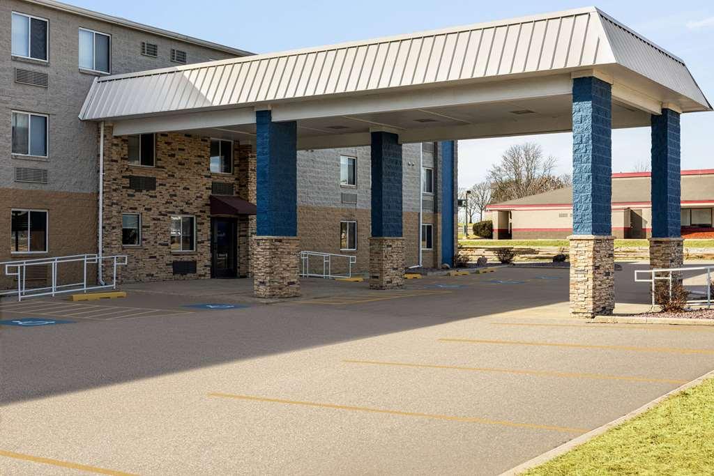 Americinn By Wyndham Madison Wi Exterior photo